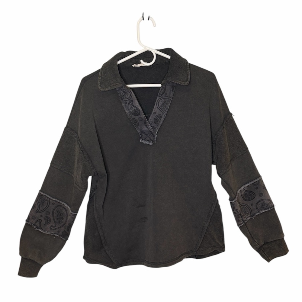 NEW IN WOMANS COLLARED GRAY LONG SLEEVE V-NECK SWEATSHIRT SIZE MEDIUM
